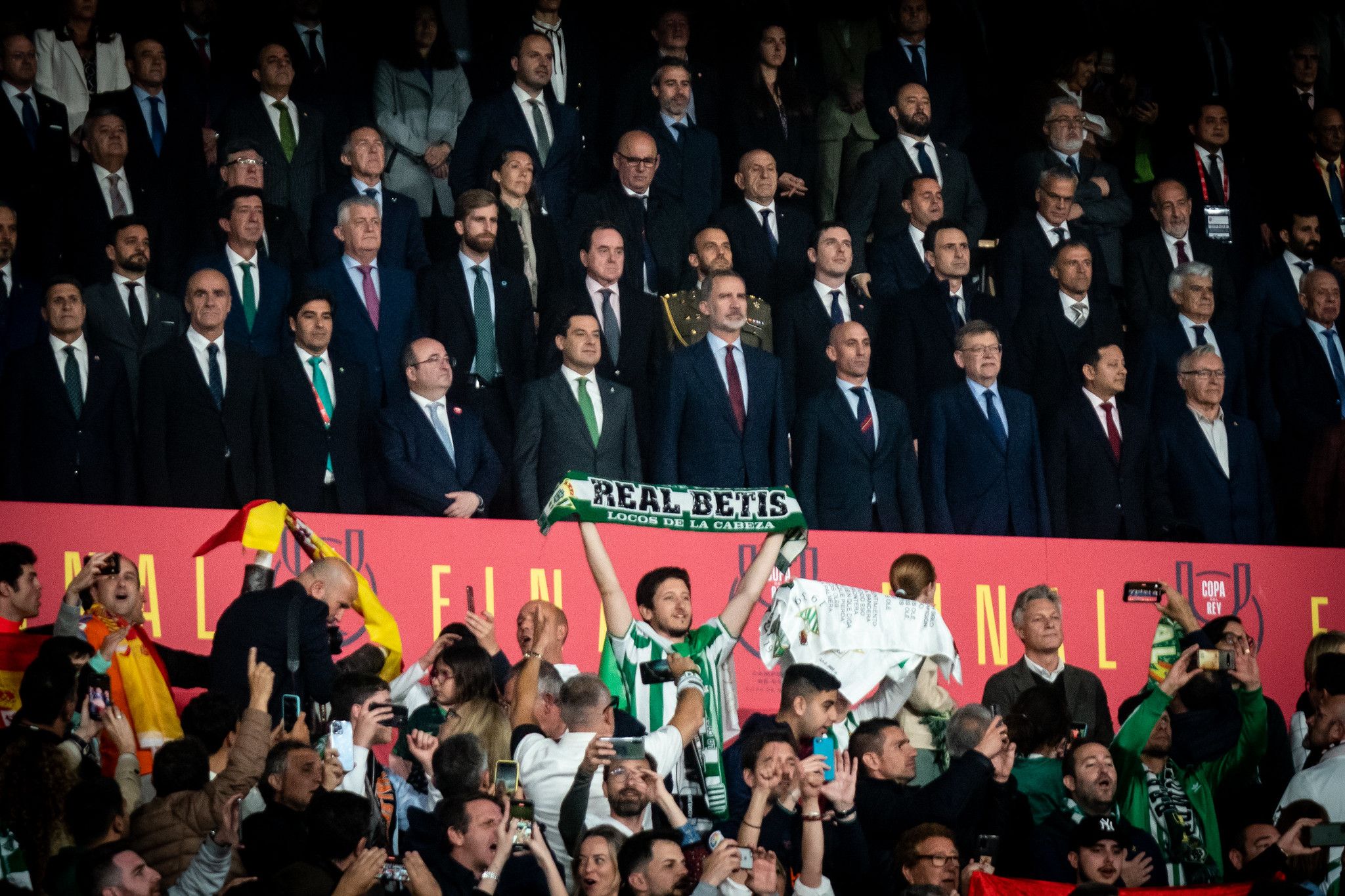 La final de la Copa del Rey de 2022, celebrada en La Cartuja, con la presencia del Rey, Rubiales y Juanma Moreno.