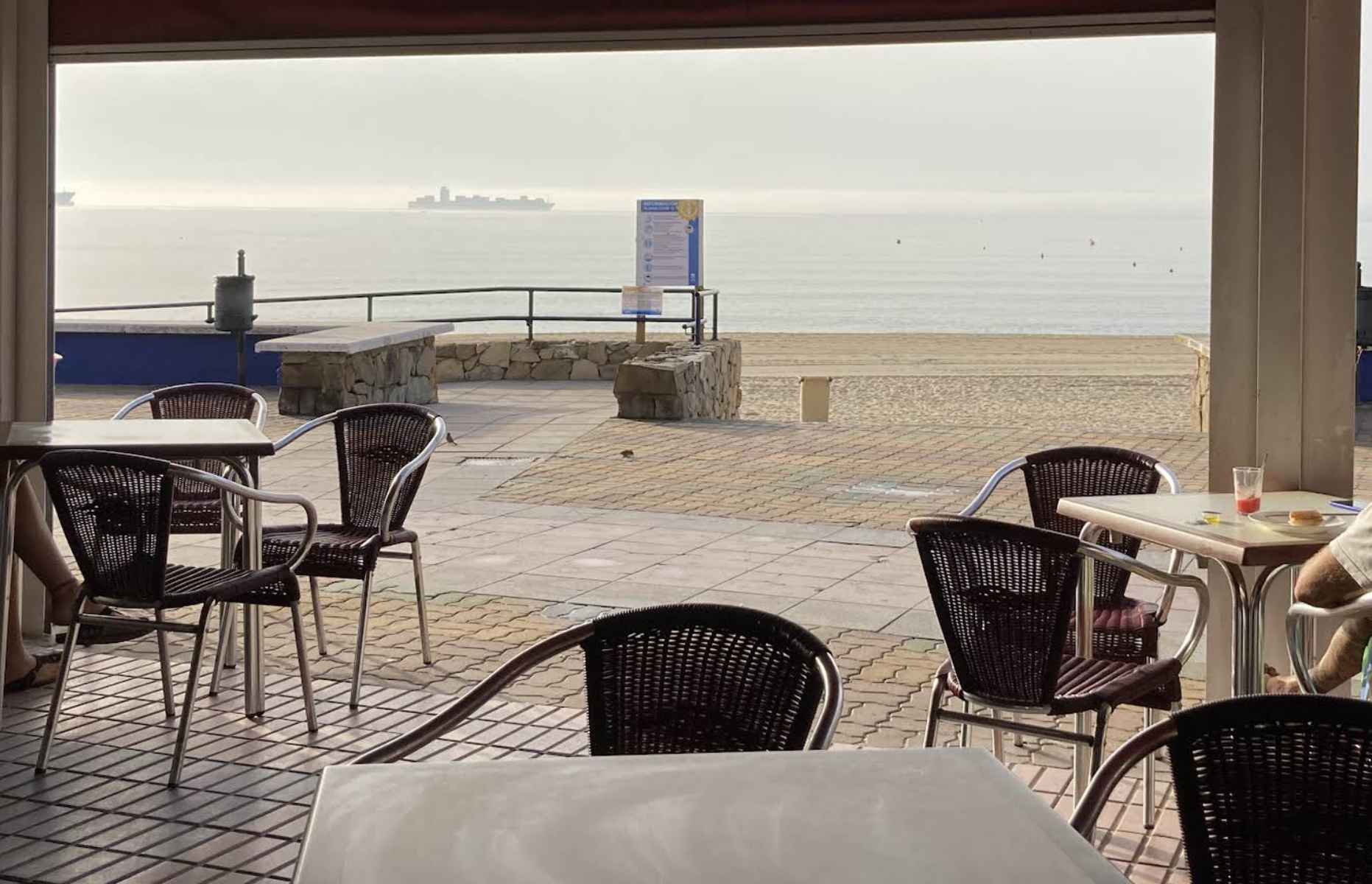 La cafetería que suele frecuentar el vecino de La Granja del que su familia no sabe nada desde hace tres meses.