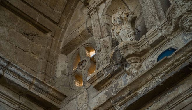 Detalle del estado de conservación del pórtico principal.        MANU GARCÍA