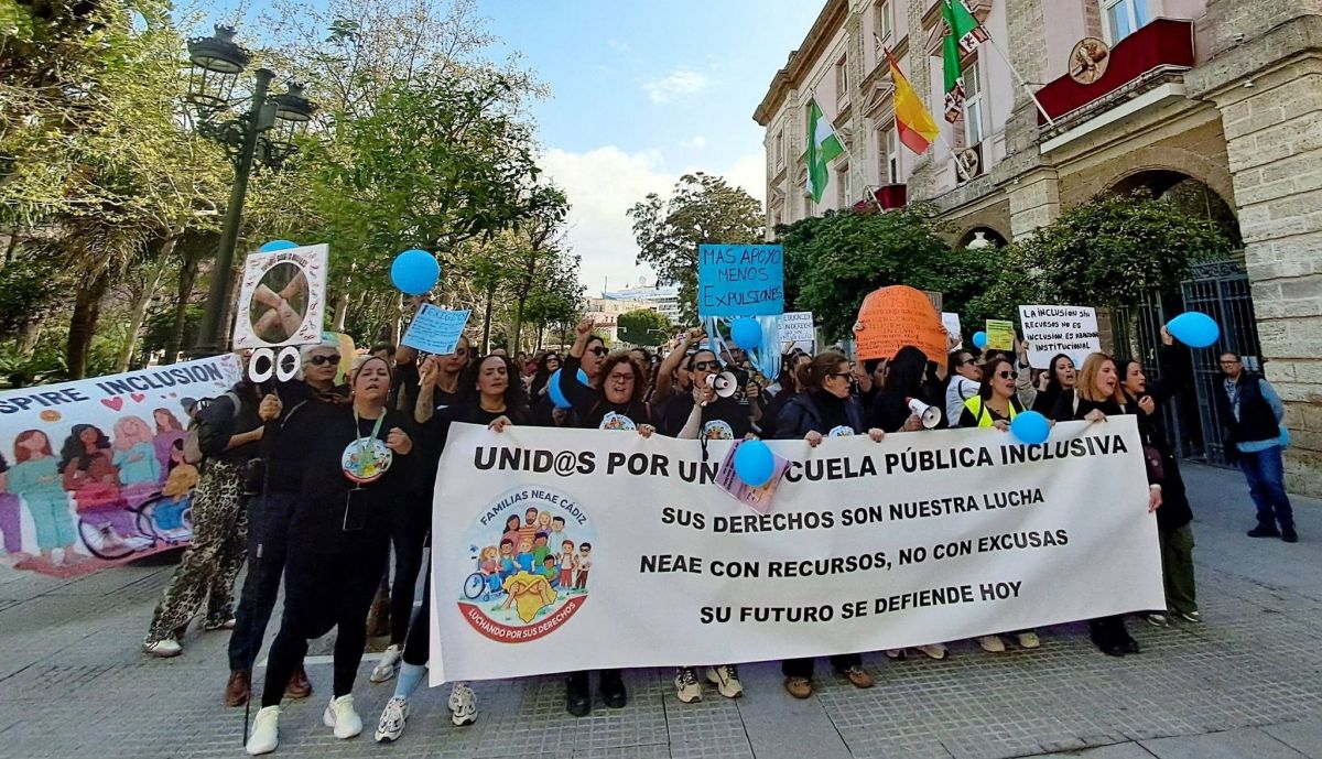 Las familias reivindican una atención digna para sus hijos e hijas. (1)