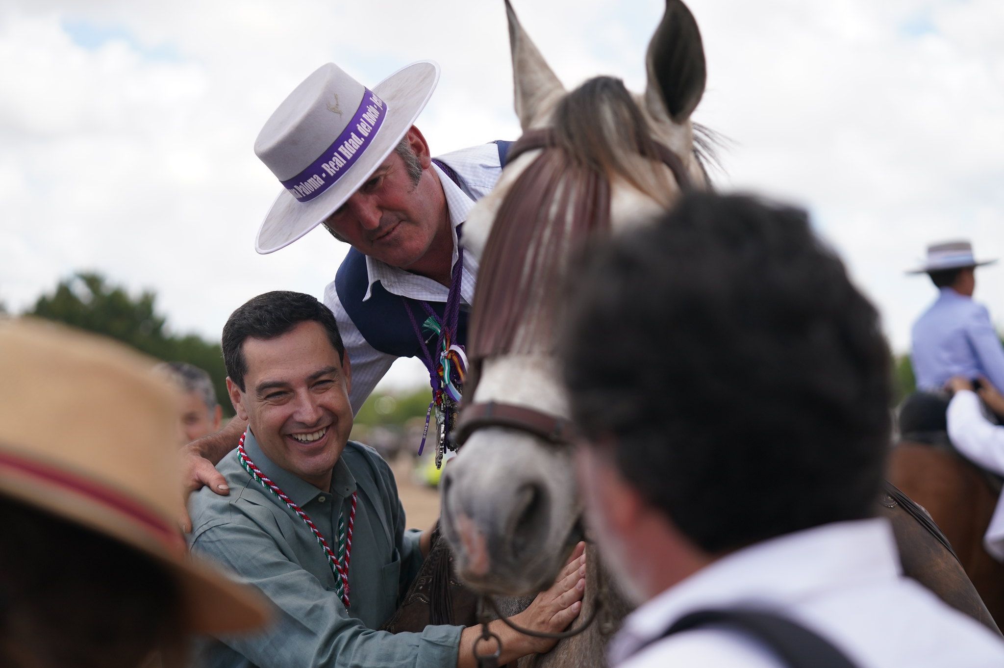 El Rocío en 2022, con Juanma Moreno en precampaña para las anteriores autonómicas.