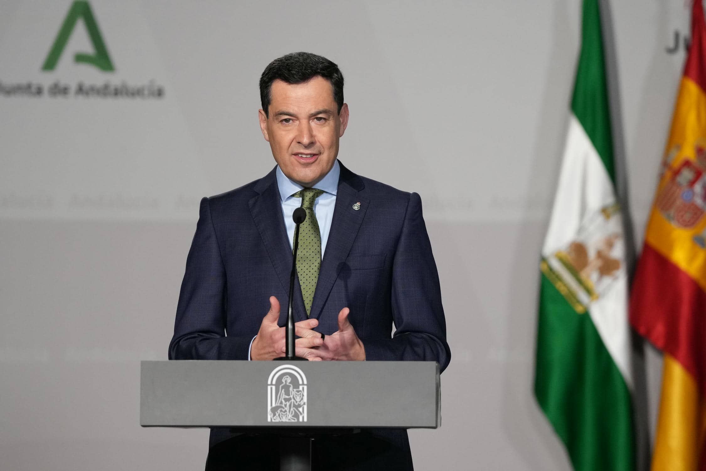 Juanma Moreno anuncia las elecciones para el 17 de mayo.