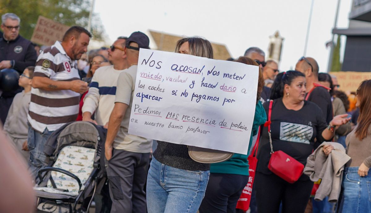 Una de las pancartas mostradas durante la manifestación por la inseguridad en El Cerezo.