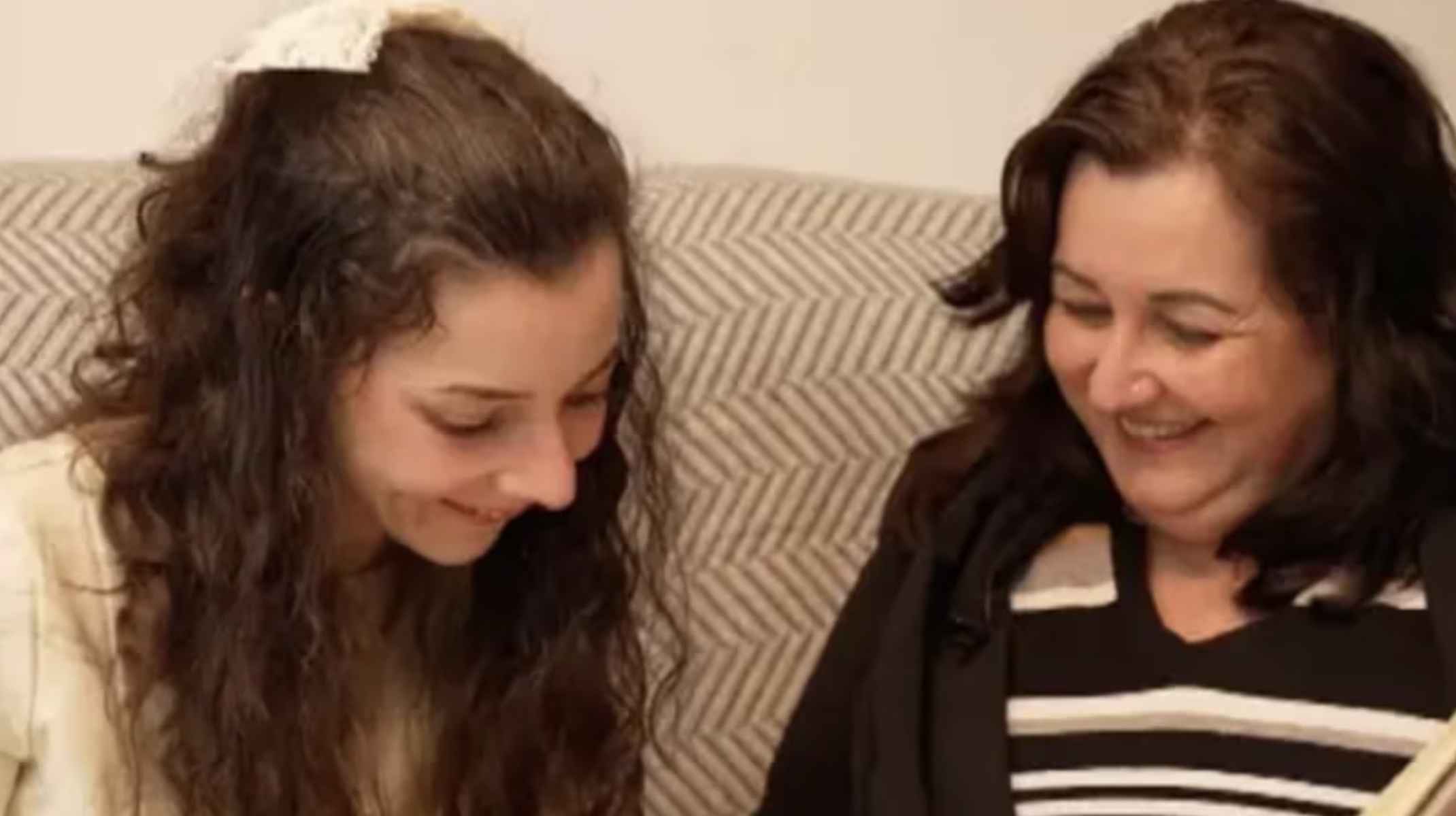 Noelia Castillo, junto a su madre.