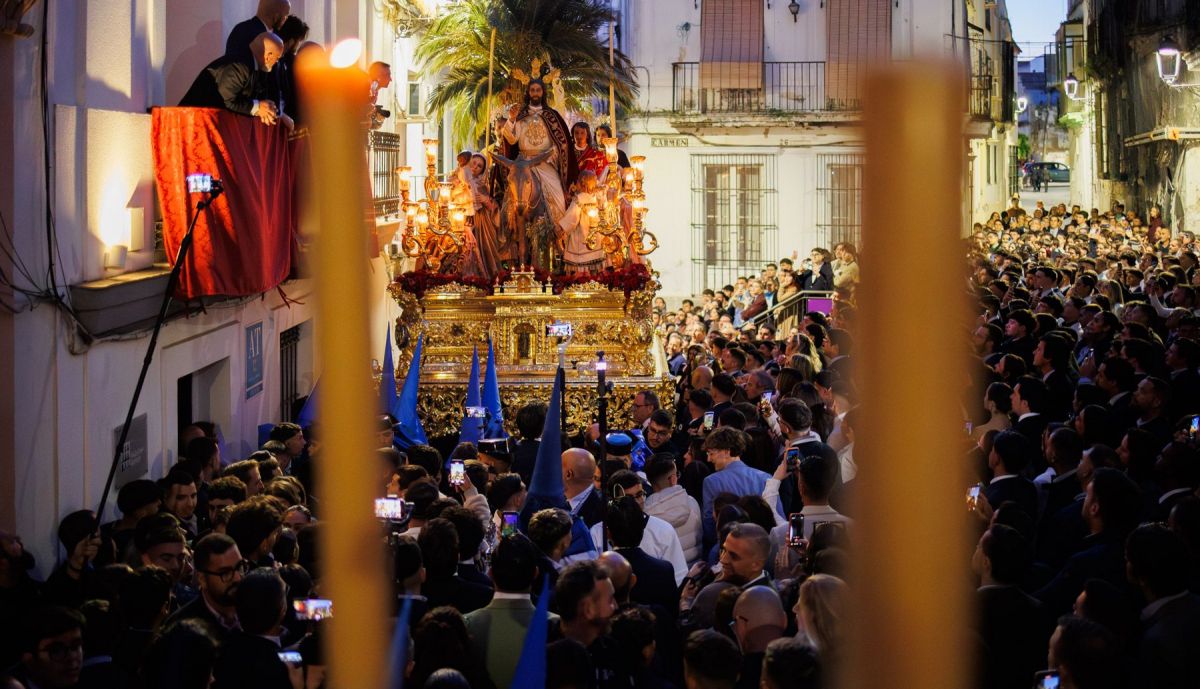 El misterio de Cristo Rey cruza, por primera vez, Carpintería Baja.