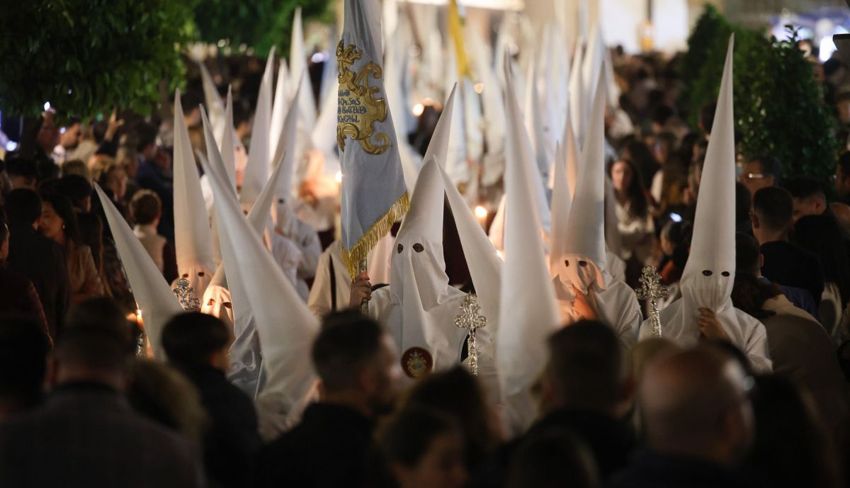 Nazarenos de La Clemencia el Martes Santo. 