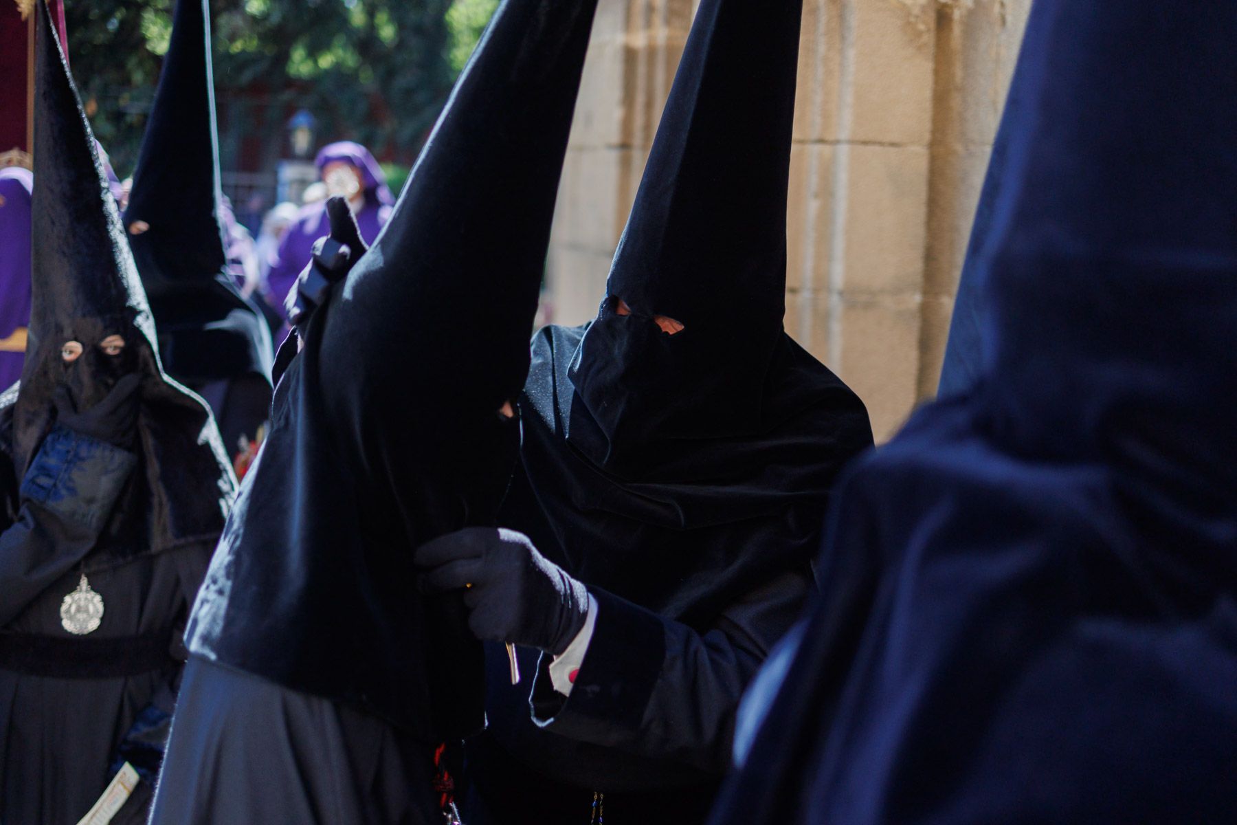 El Santo Entierro saliendo de la capilla del Calvario este Sábado Santo
