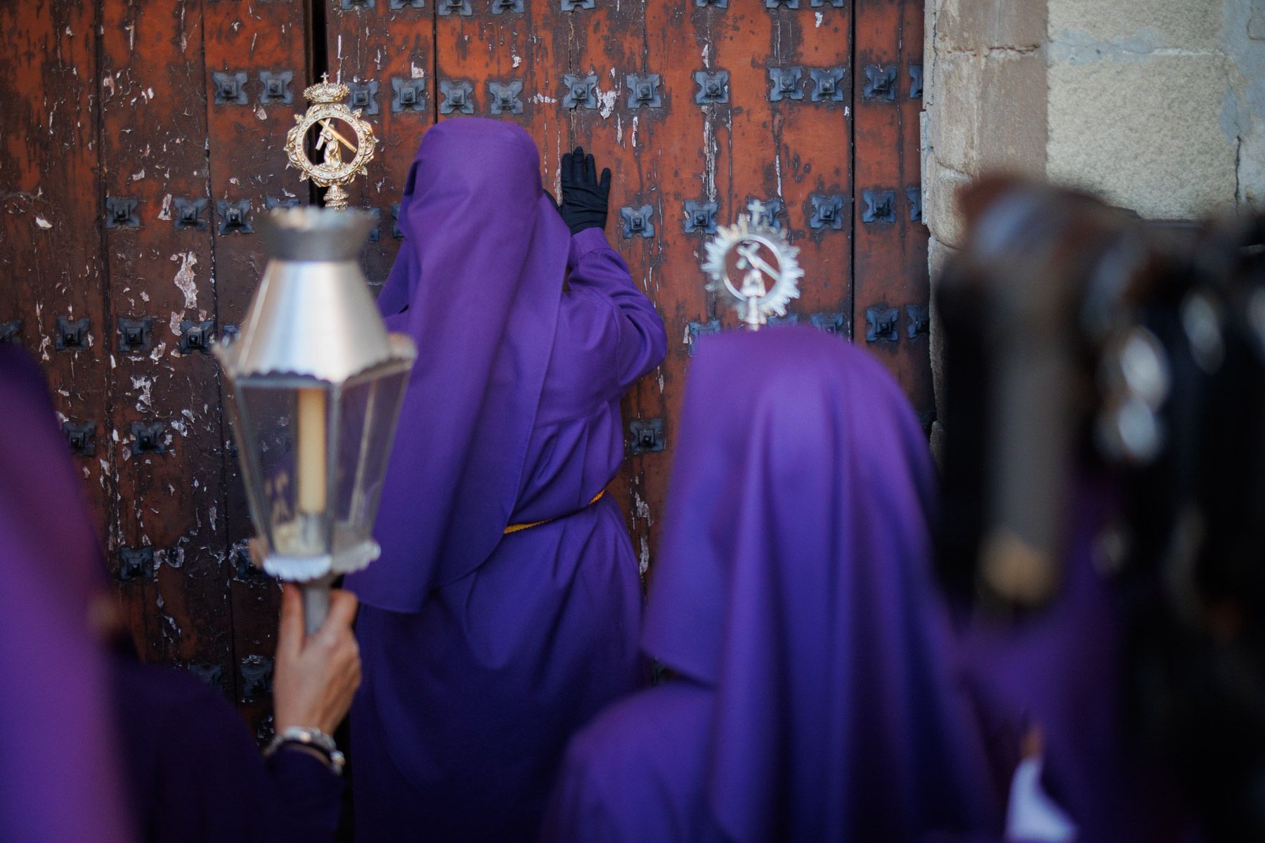 El Santo Entierro saliendo de la capilla del Calvario este Sábado Santo