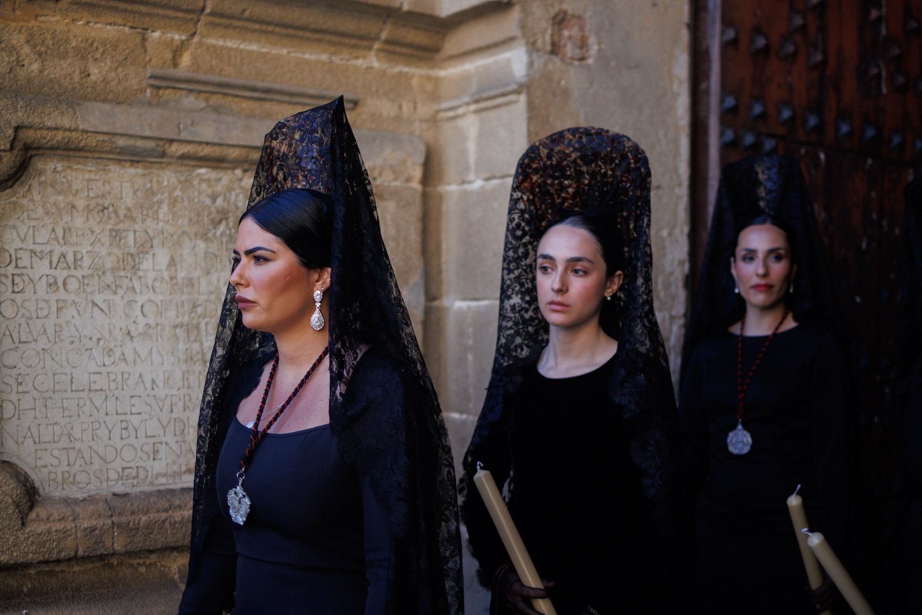 El Santo Entierro saliendo de la capilla del Calvario este Sábado Santo