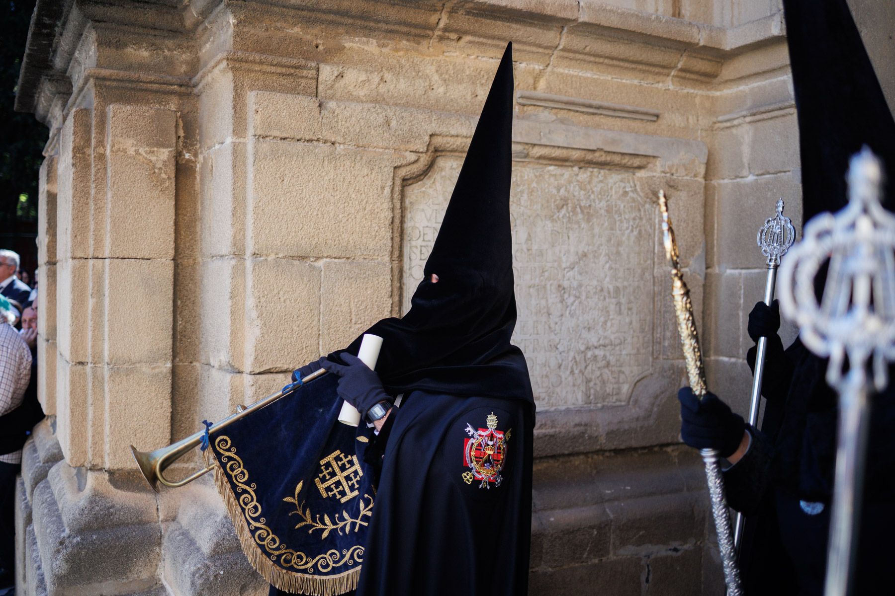 El Santo Entierro saliendo de la capilla del Calvario este Sábado Santo