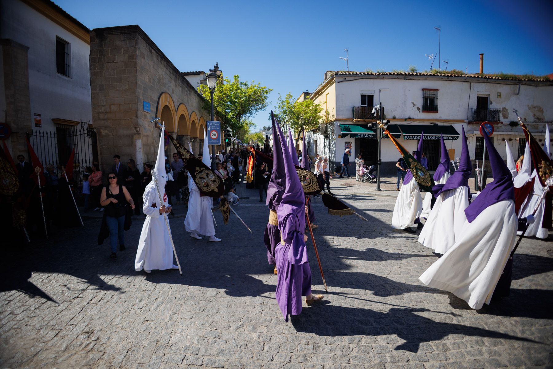 El Santo Entierro saliendo de la capilla del Calvario este Sábado Santo