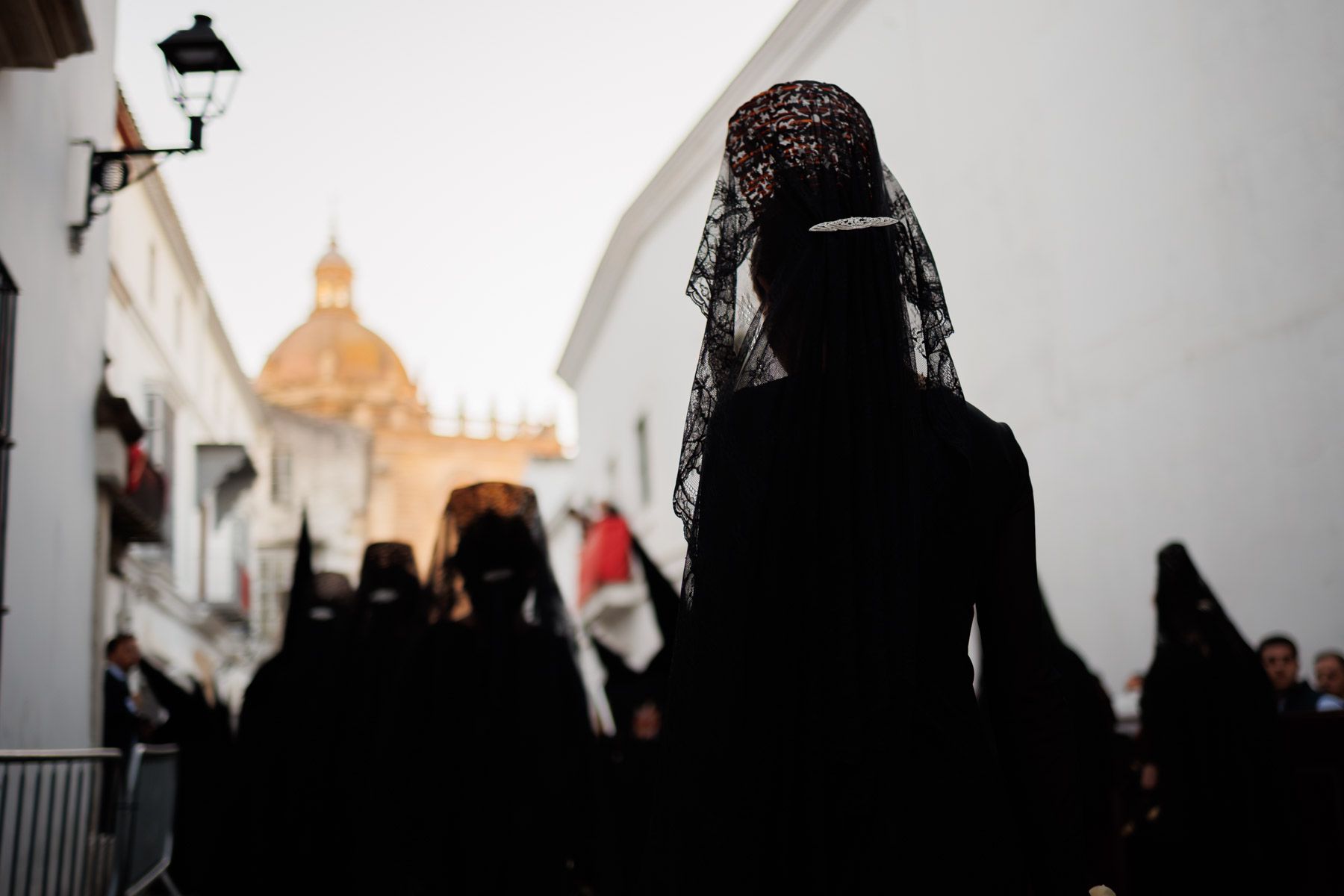 El Santo Entierro saliendo de la capilla del Calvario este Sábado Santo