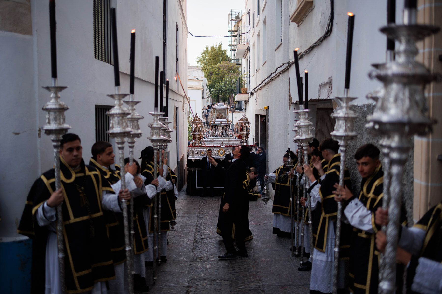 El Santo Entierro saliendo de la capilla del Calvario este Sábado Santo