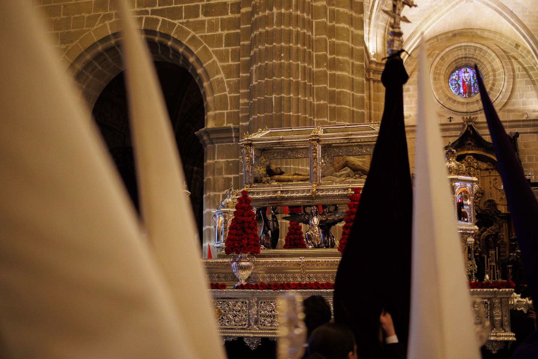 El Santo Entierro saliendo de la capilla del Calvario este Sábado Santo