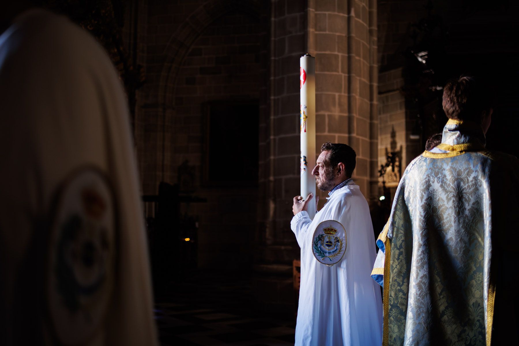 La Hermandad del Resucitado en la salida desde San Miguel