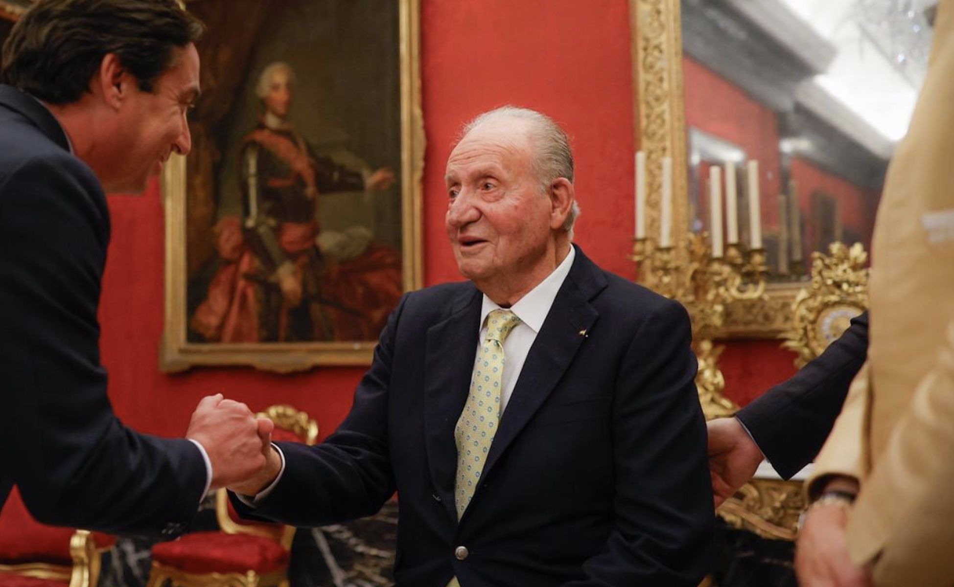 El rey Juan Carlos I, premiado en París por sus memorias.