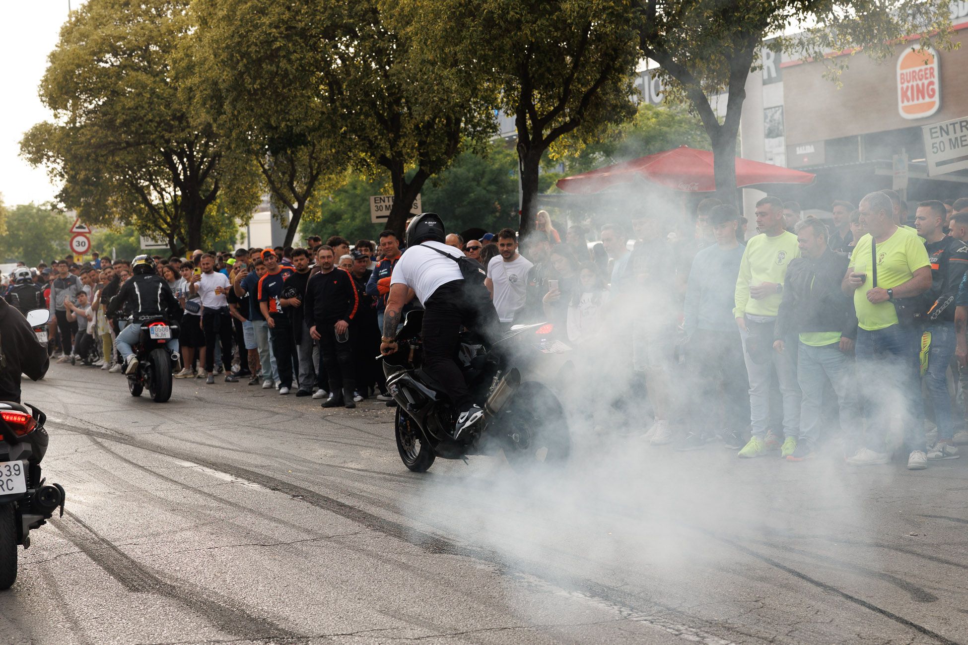 Un motero en Jerez este viernes.