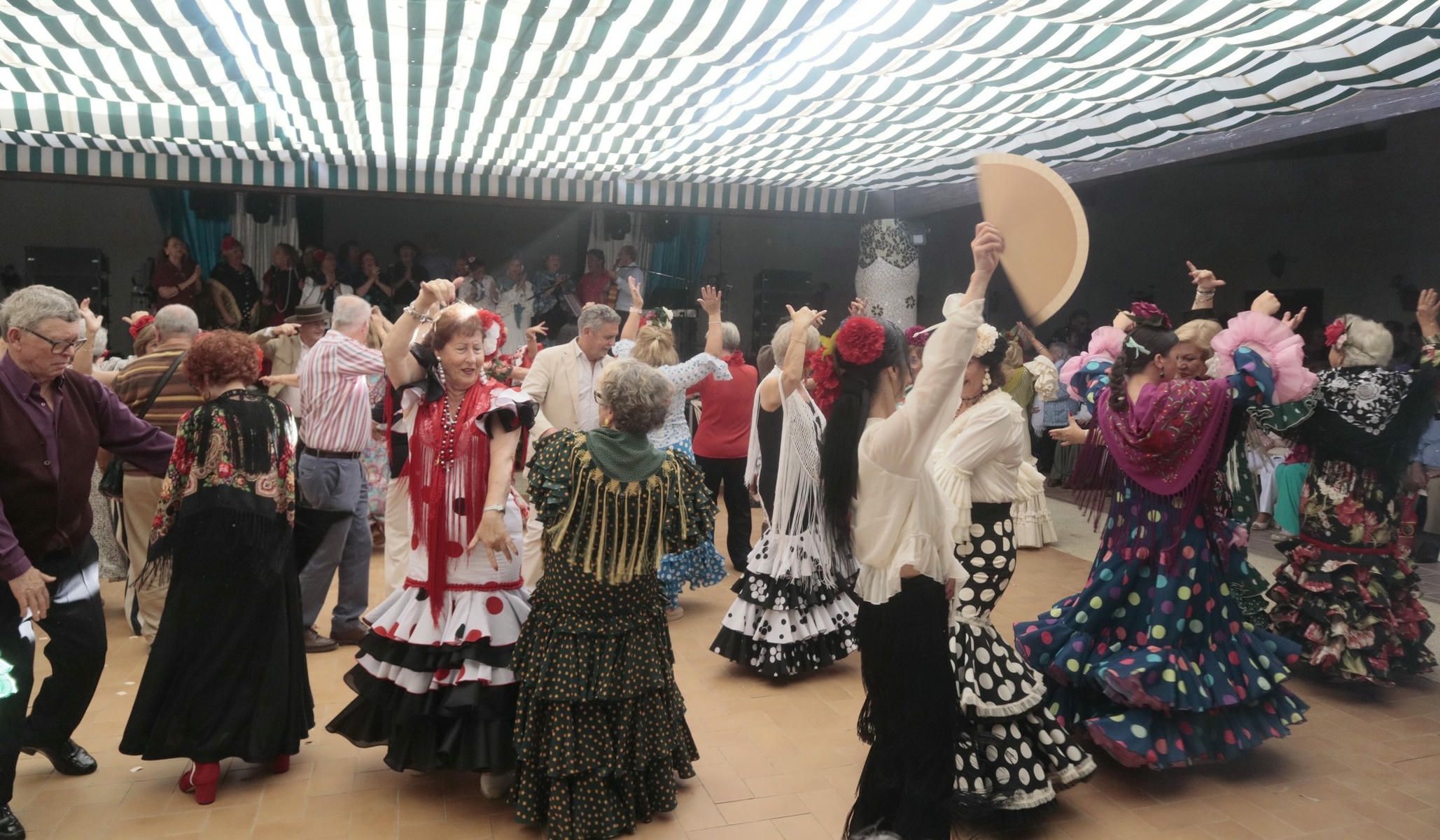 Rota disfruta de su tradicional Feria, con una imagen de una caseta este jueves