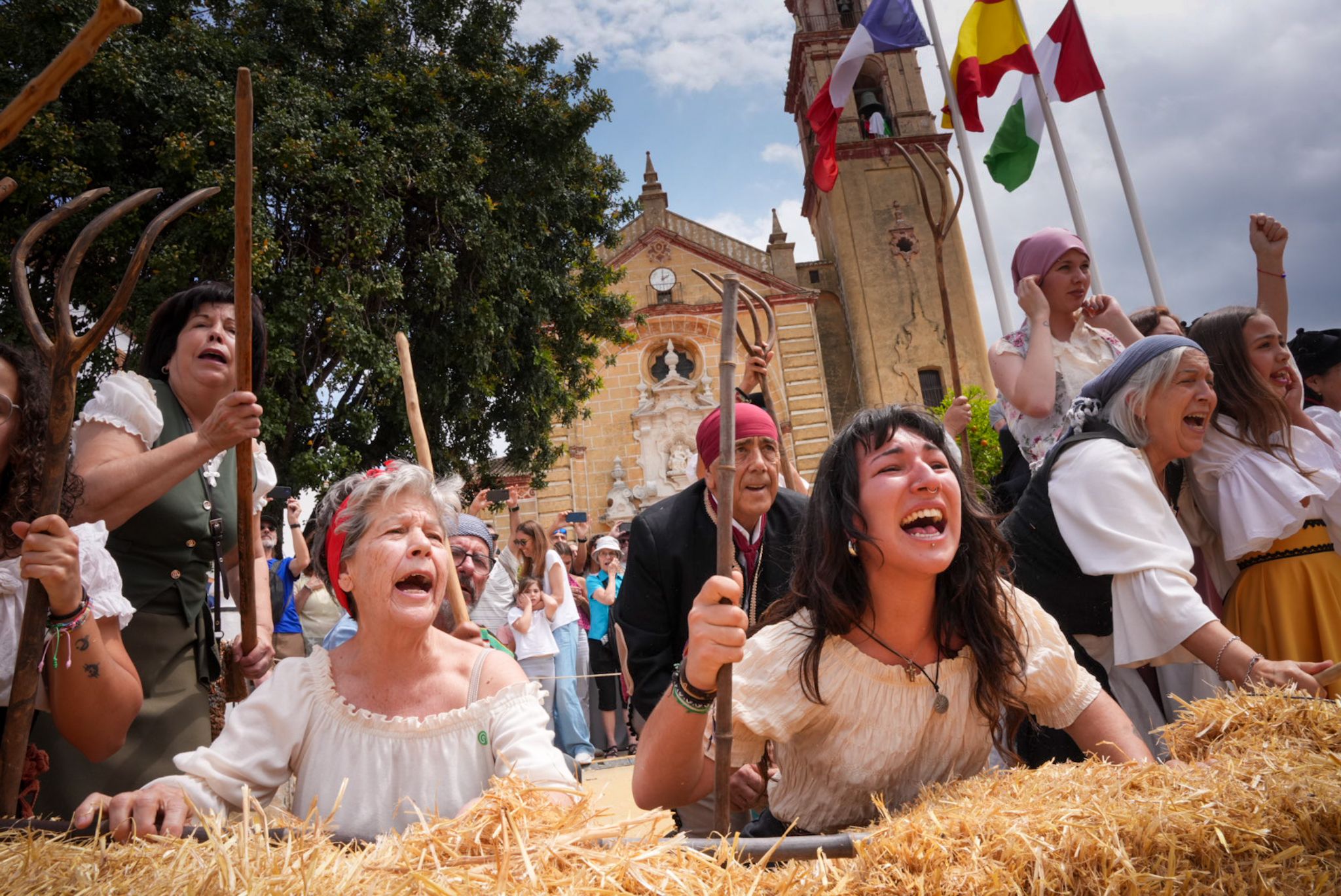 Con una coordinación perfecta, los vecinos de Algodonales protagonizan la XXI Recreación Histórica del 2 de Mayo 1810.