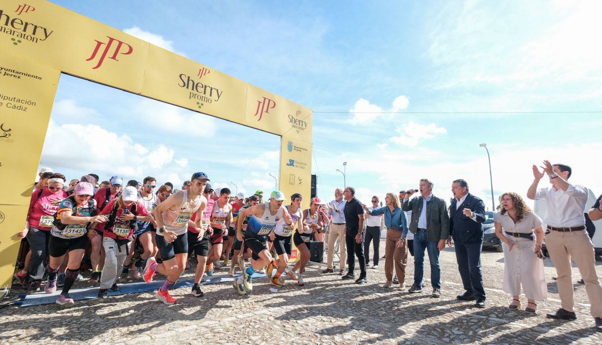 Feijóo dando la salida de la Sherry Maratón.