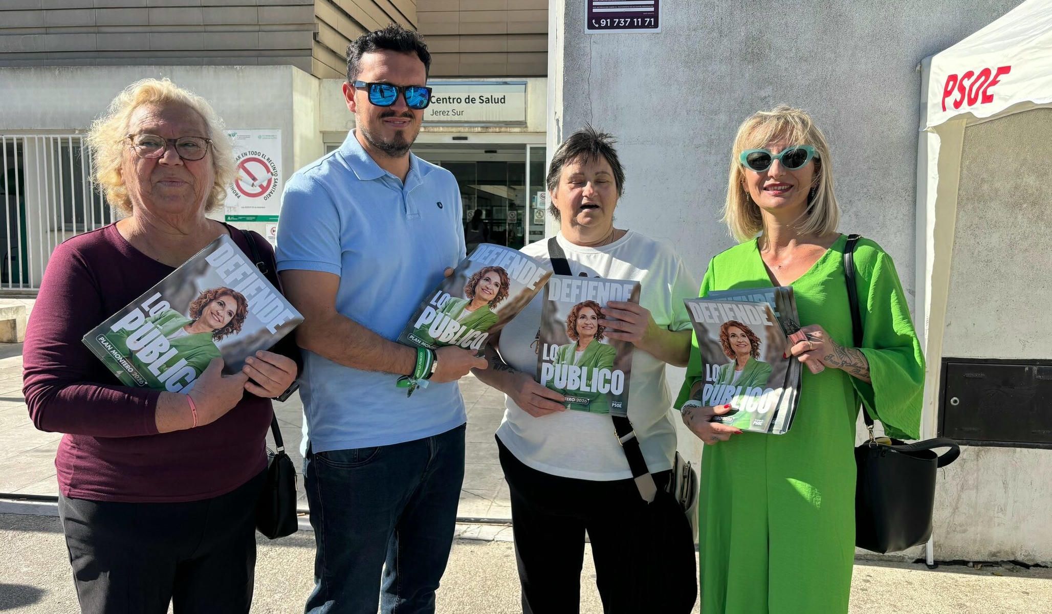 Miembros del PSOE Jerez en las puertas del Centro de Salud Jerez Sur en defensa de la sanidad pública