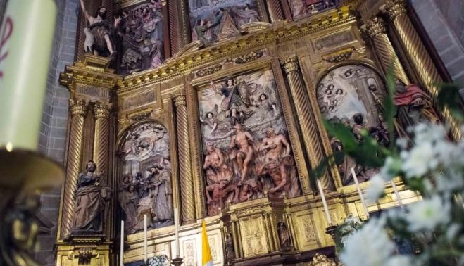 El retablo de San Miguel desde el altar mayor.