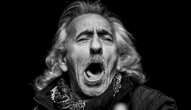 Retrato de Miguel Flores Quirós 'Capullo de Jerez', entonándose momentos después de la entrevista concedida a lavozdelsur.es / FOTOS: JUAN CARLOS TORO