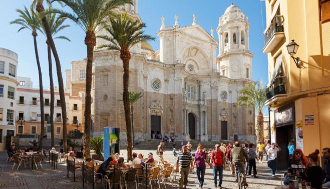 Plaza de la Catedral en Cádiz, en una imagen de archivo.
