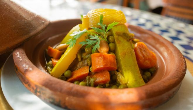 Un plato andalusí en el Jardín del Califa. FOTO: MANU GARCÍA
