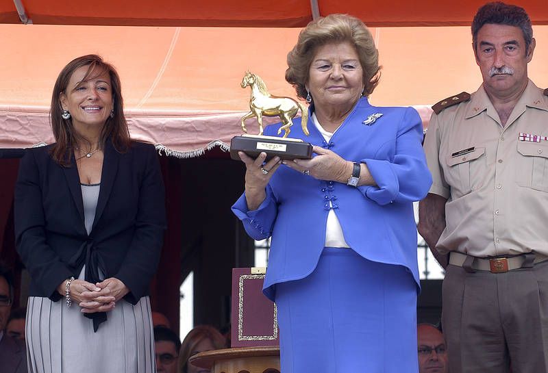  Ana María 'Poti' Bohórquez, en una imagen de 2010, cuando recibió el Caballo de Oro, junto a Pilar Sánchez. 