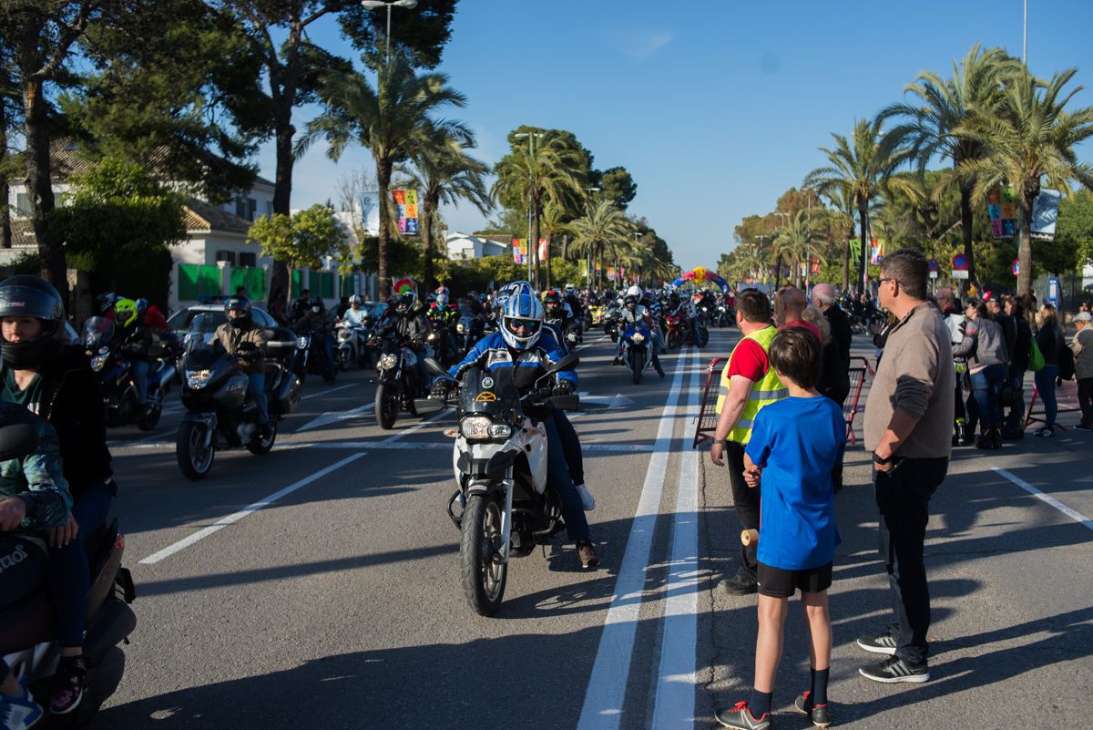 Moteros, en la avenida Álvaro Domecq, en imagen de archivo.  FOTO: MANU GARCÍA.