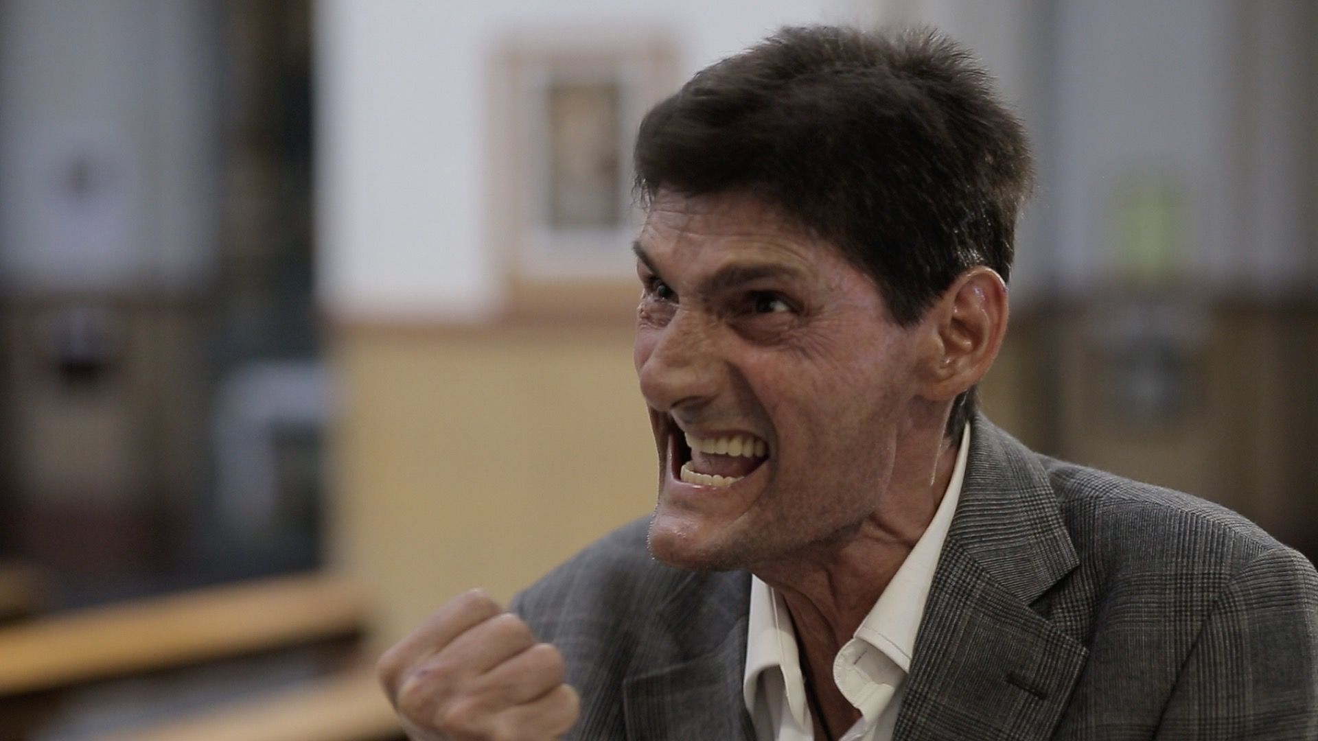 El cantaor de la Plazuela y San Miguel, Antonio Agujetas, rebuscándose en el documental de Juan López Cepero.