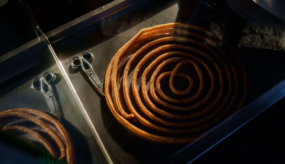 Los churros, preparados para cortar. FOTO: MANU GARCÍA