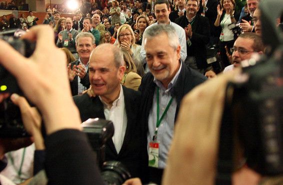 Manuel Chaves y José Antonio Griñán, ex presidentes de la Junta de Andalucía condenados por el caso ERE, en una imagen de archivo.