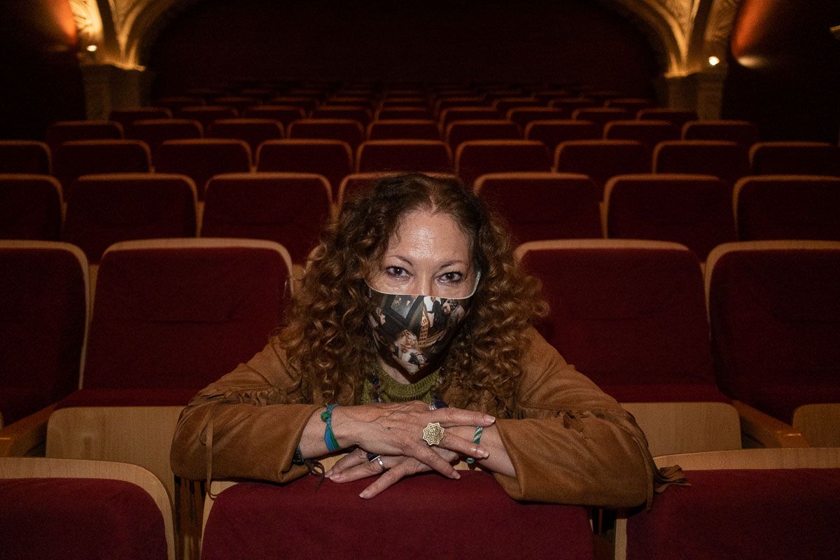 Pilar Távora, en la Sala Compañía, posando tras la entrevista con lavozdelsur.es.