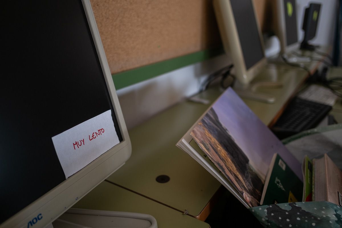 Un ordenador, en un colegio público de Andalucía, en una imagen de archivo. La banda ancha ultrarrápida prevé mejorar las condiciones de acceso. Un ordenador, en un colegio público de Andalucía, en una imagen de archivo. La banda ancha ultrarrápida prevé mejorar las condiciones de acceso.