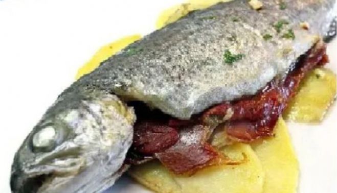 Trucha rellena con jamón.