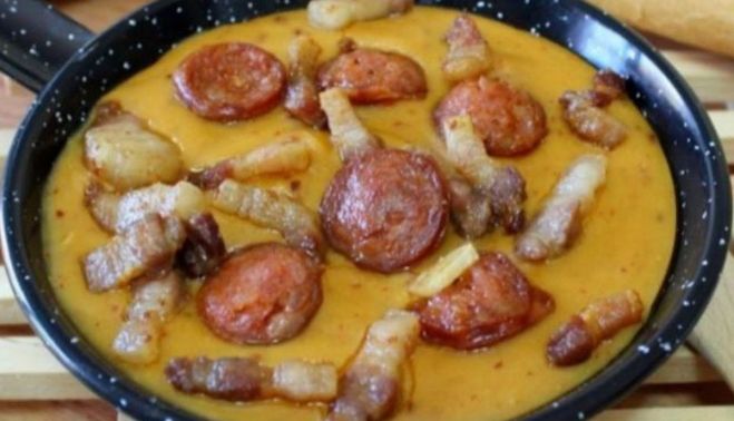 Plato de gachas puercas.
