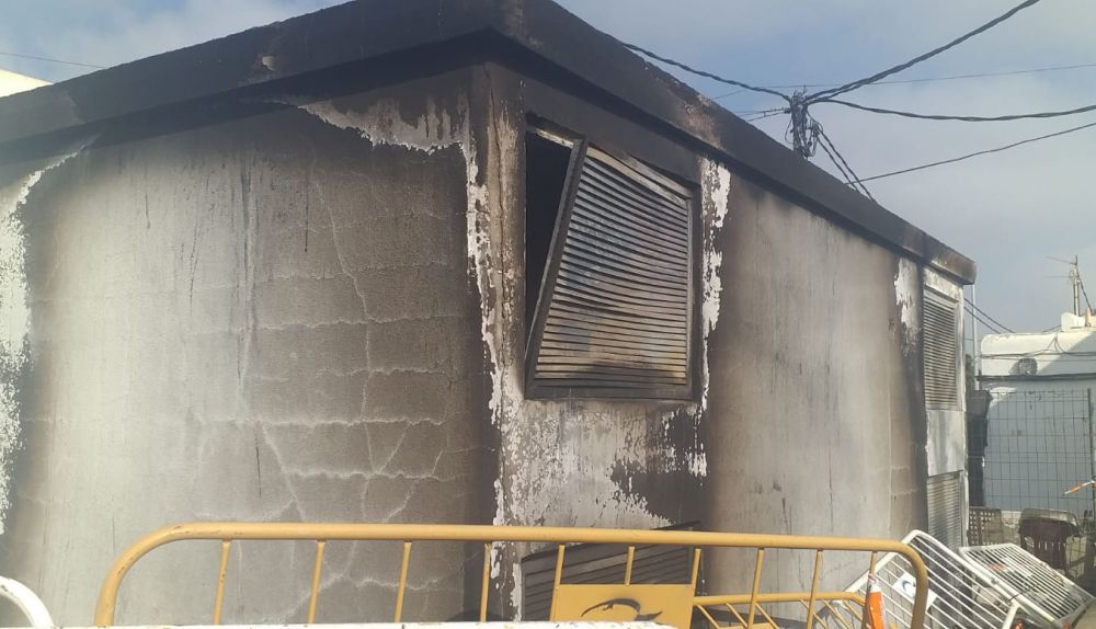 El transformador que da luz al barrio, tras salir ardiendo. Autor: CEDIDA