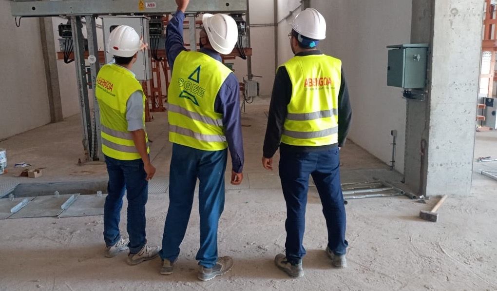 Trabajadores de Abengoa, en quiebra, en una imagen reciente.