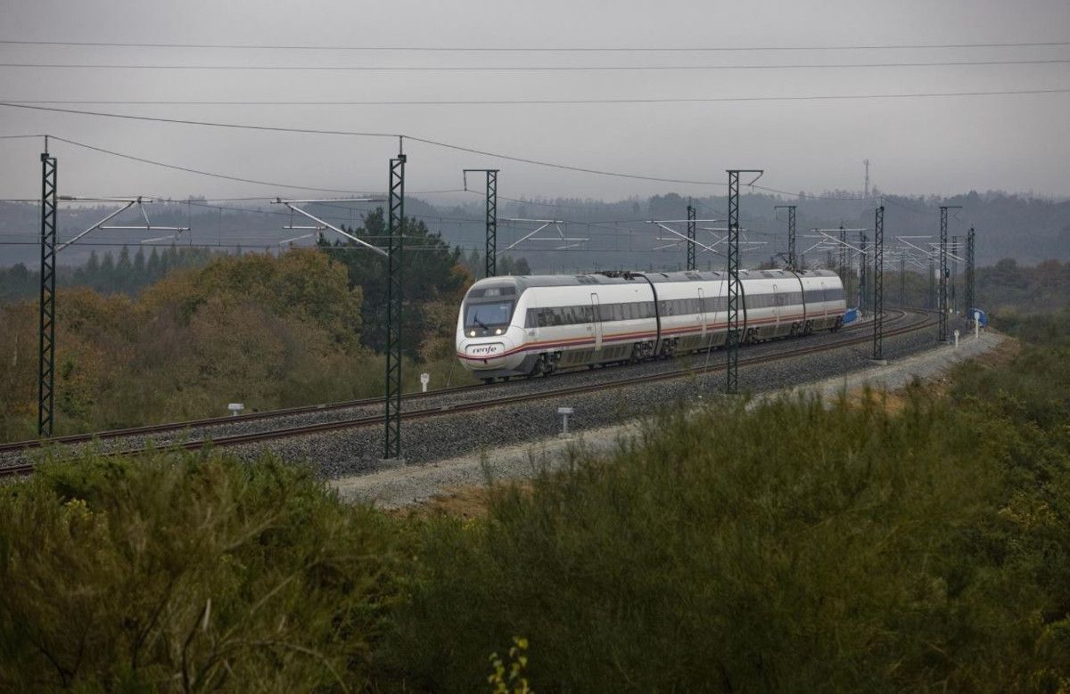 Un tren Intercity de Renfe.