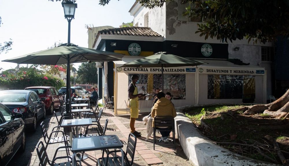 Terraza del local una mañana de otoño. 