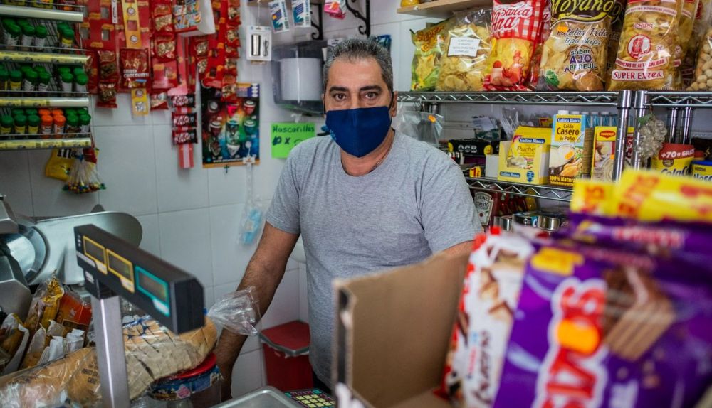 Jerónimo en la tienda de alimentación El Desvío.