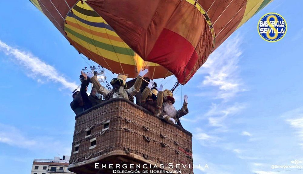 Un momento del despegue. FOTO: Emergencias Sevilla Un momento del despegue. FOTO: Emergencias Sevilla