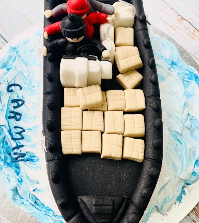 Tarta con forma de narcolancha.