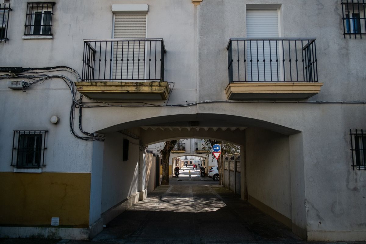 Los callejones bajo los bloques, característicos de La Plata. AUTOR: MANU GARCÍA