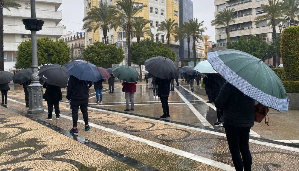Los trabajadores de las peluquerías y barberías en la movilización de Jerez.