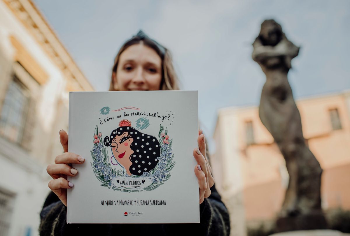 La jerezana con el cuento que visibiliza la figura de Lola Flores.