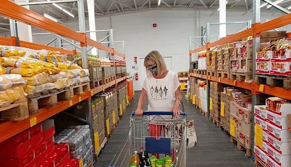 Interior de un supermercado Mere.