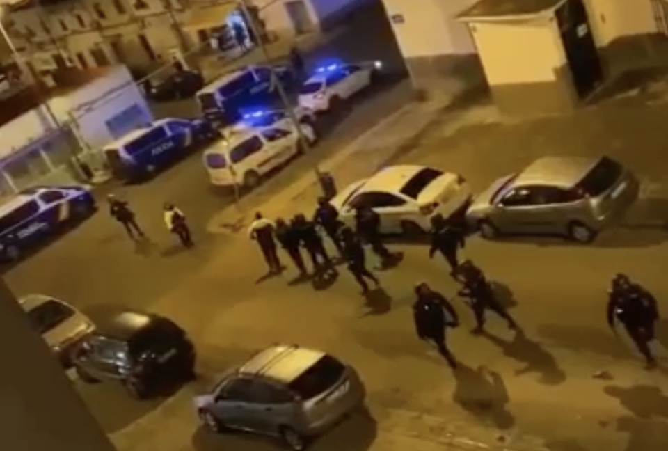 Un momento del despliegue policial en Federico Mayo, en Jerez, tras una reyerta con lesiones en la que intervino la Policía.